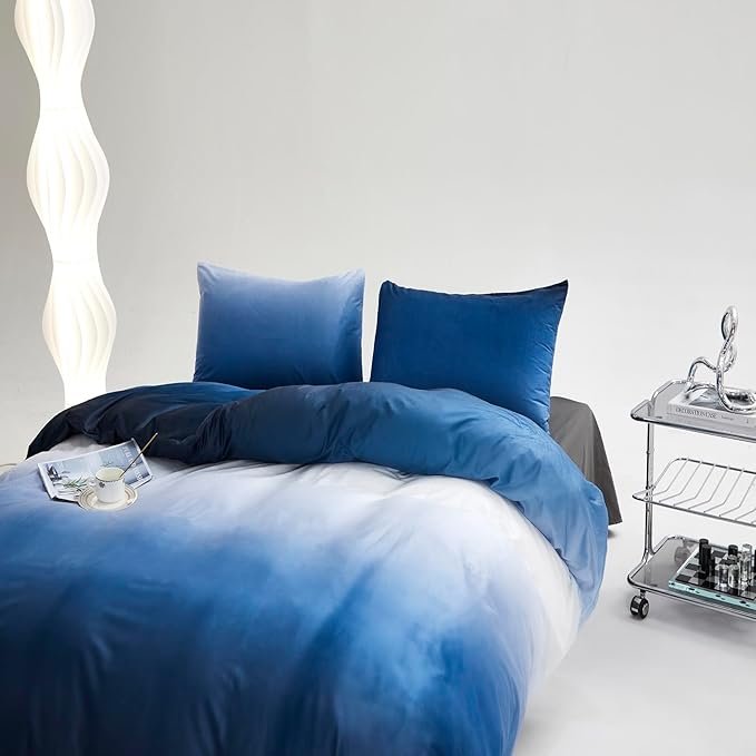 Wellboo Gradient Blue Velvet Comforter Twin Fluffy Blue White Bedding Comforters Women Men Ocean Sea Blue Velvet Quilts Modern White and Sky Blue Gradient Flannel Bed Abstract Art Watercolor Comforter