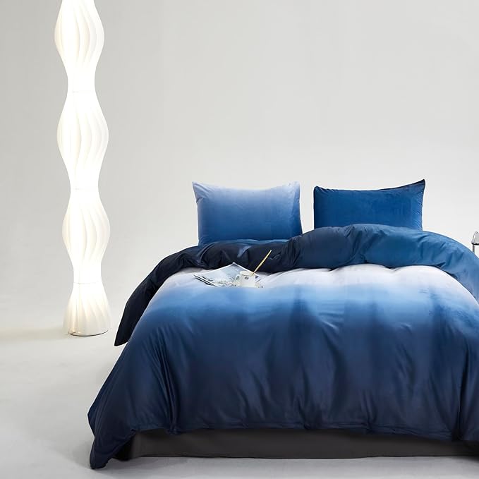 Wellboo Gradient Blue Velvet Comforter King Fluffy Blue White Bedding Comforters Women Men Ocean Sea Blue Velvet Quilts Modern White and Sky Blue Gradient Flannel Bed Abstract Art Watercolor Comforter