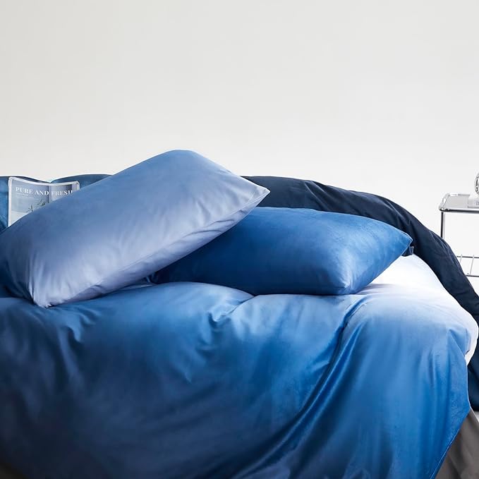 Wellboo Gradient Blue Velvet Comforter Twin Fluffy Blue White Bedding Comforters Women Men Ocean Sea Blue Velvet Quilts Modern White and Sky Blue Gradient Flannel Bed Abstract Art Watercolor Comforter