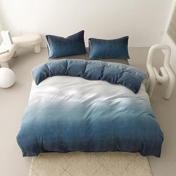 Wellboo Gradient Blue Velvet Comforter King Fluffy Blue White Bedding Comforters Women Men Ocean Sea Blue Velvet Quilts Modern White and Sky Blue Gradient Flannel Bed Abstract Art Watercolor Comforter
