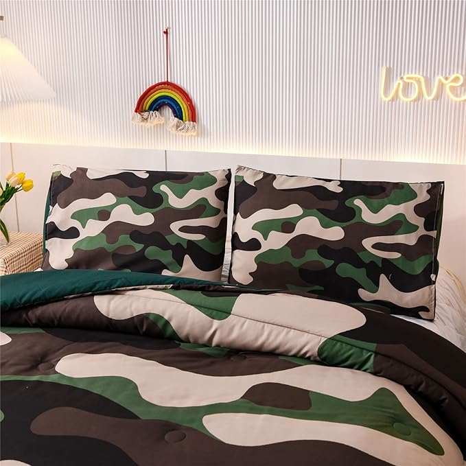 Meeting Story Camouflage Bedding Set, Green Camouflage Comforter Set, 3 PCS One Comforter and Two Pillowases, All Season Soft Bedspread for Kids Teens Adults (Green, Twin)