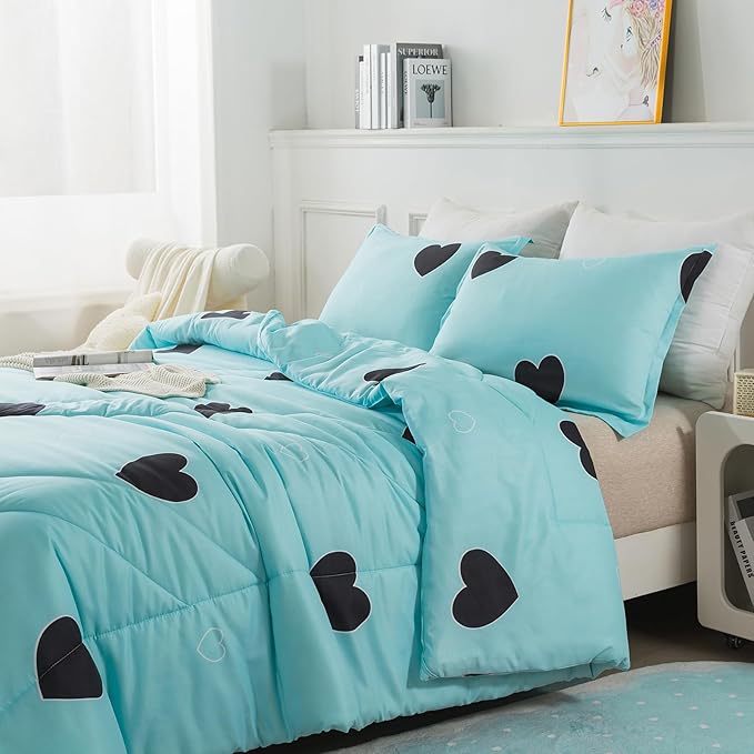 Love Pattern Girls Comforter Set King Size, Sky Blue Cute Love Heart Print Comforter Bedding Set for All Seasons, Geometric Soft Microfiber 3 Pieces Comforter Set with Pillowcases