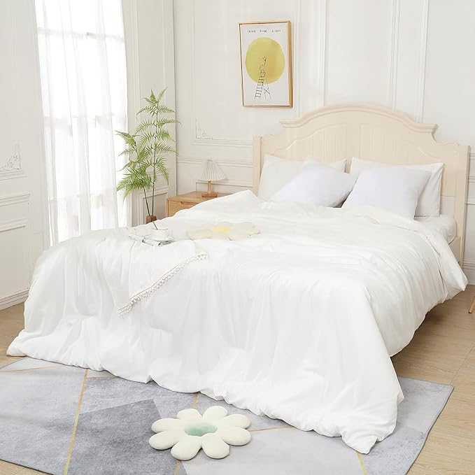 White Comforter Twin Size, Aesthetic Modern Bedding Set for Girls/Women, Cute Soft & Lightweight Chic Microfiber Bed Sets, 2pc- 1 Comforter & 1 Pillowcase (66x90 Inches)