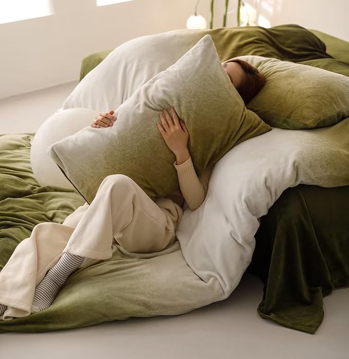 Green White Comforter Set Velvet King Gradient Olive Green Bedding Comforter Women Plain White and Army Green Gradient Soft Quilt Flannel Dark Green Comforter Warm King Bed Comforter