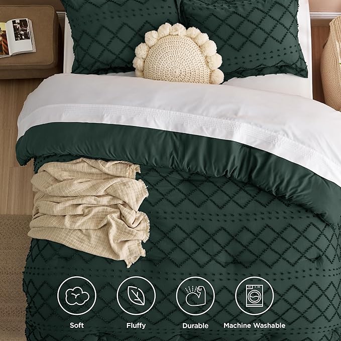 Bedsure Queen Comforter Set - Dark Emerald Green Comforter, Forest Green Boho Tufted Shabby Chic Bedding Comforter Set, 3 Pieces Vintage Farmhouse Bed Set with 2 Pillow Shams for All Seasons