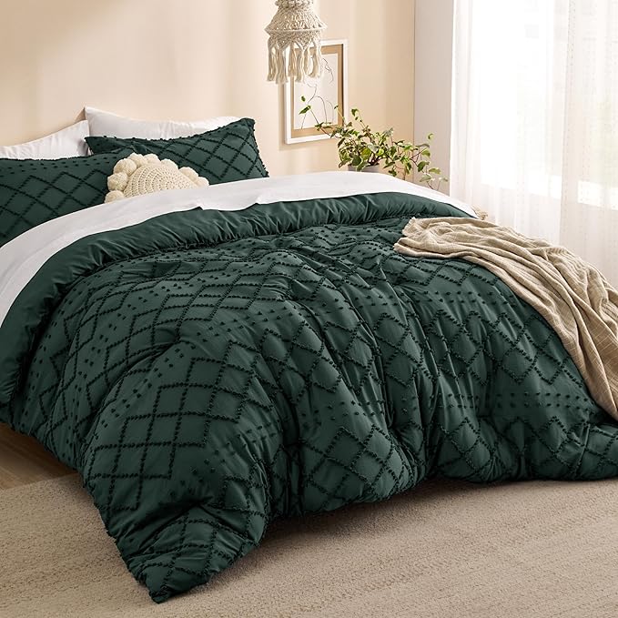 Bedsure Queen Comforter Set - Dark Emerald Green Comforter, Forest Green Boho Tufted Shabby Chic Bedding Comforter Set, 3 Pieces Vintage Farmhouse Bed Set with 2 Pillow Shams for All Seasons