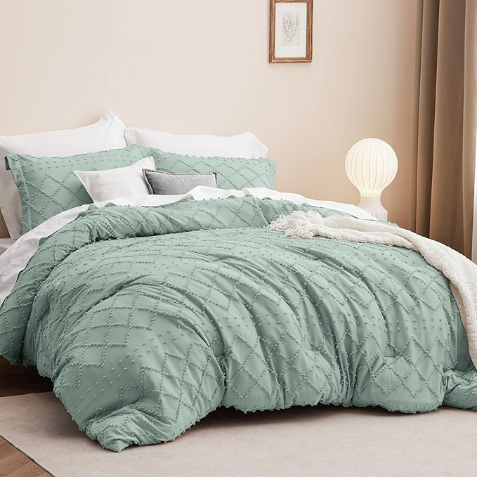 Bedsure Queen Comforter Set - Sage Green Comforter, Boho Tufted Shabby Chic Bedding Comforter Set, 3 Pieces Vintage Farmhouse Bed Set for All Seasons, Fluffy Soft Bedding Set with 2 Pillow Shams
