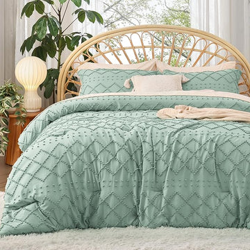 Bedsure Queen Comforter Set - Sage Green Comforter, Boho Tufted Shabby Chic Bedding Comforter Set, 3 Pieces Vintage Farmhouse Bed Set for All Seasons, Fluffy Soft Bedding Set with 2 Pillow Shams